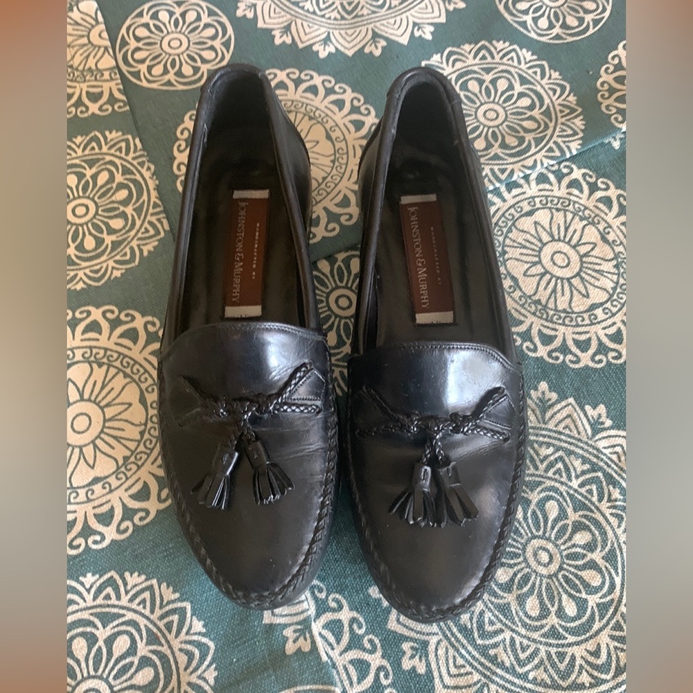 Men’s Black shoes size 8 M